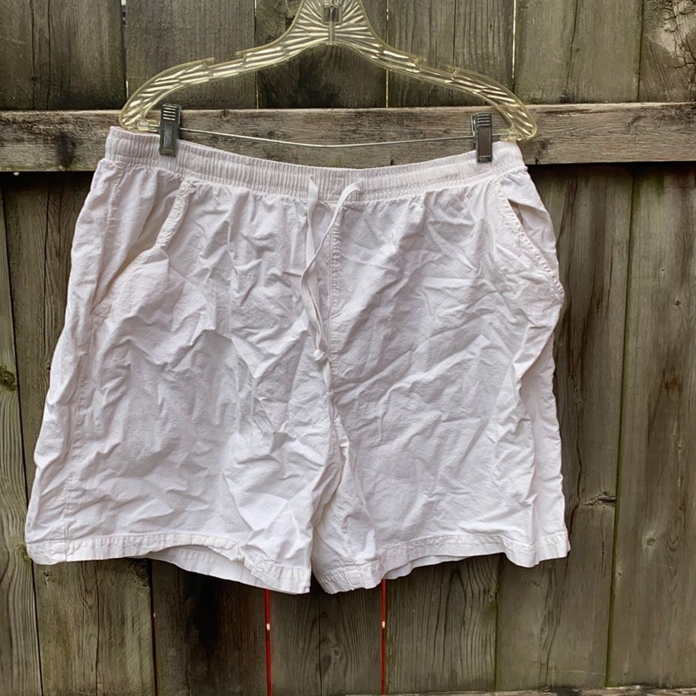 Gloria Vanderbilt white shorts sz. L